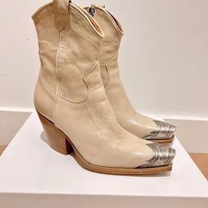 Free People Brayden Italian Genuine Leather Western Boots Bone color sz 6